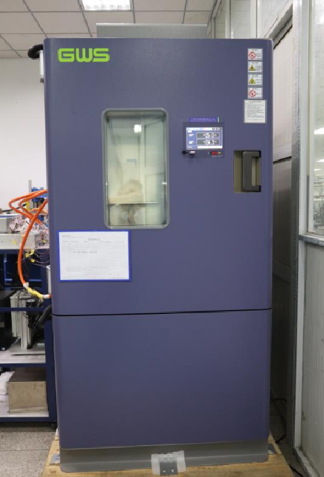 Rapid temperature change test chamber